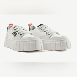 NIB Palladium Women’s Pallatower Lo Star White Leather Sneaker Shoe - Size 11